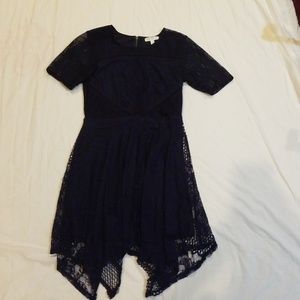 Navy lace dress, perfect for any occasion!